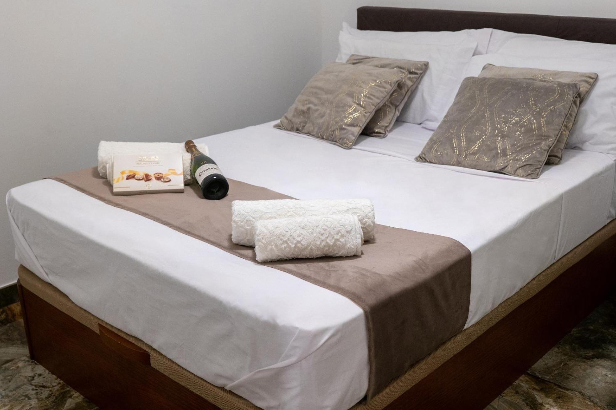 Apartamento Turistico Lux Center Valence Extérieur photo